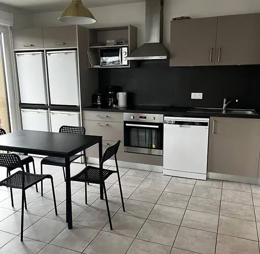 Gite Urbain - Grand Appartement Dans La Quartier Des Machines De L\'Ile
